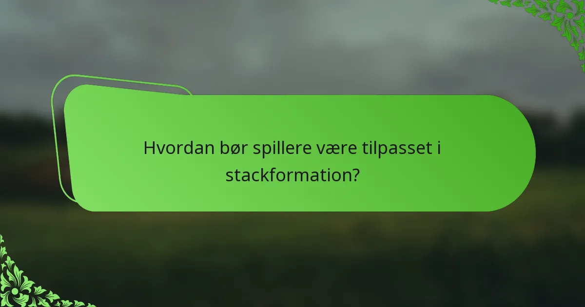 Hvordan bør spillere være tilpasset i stackformation?
